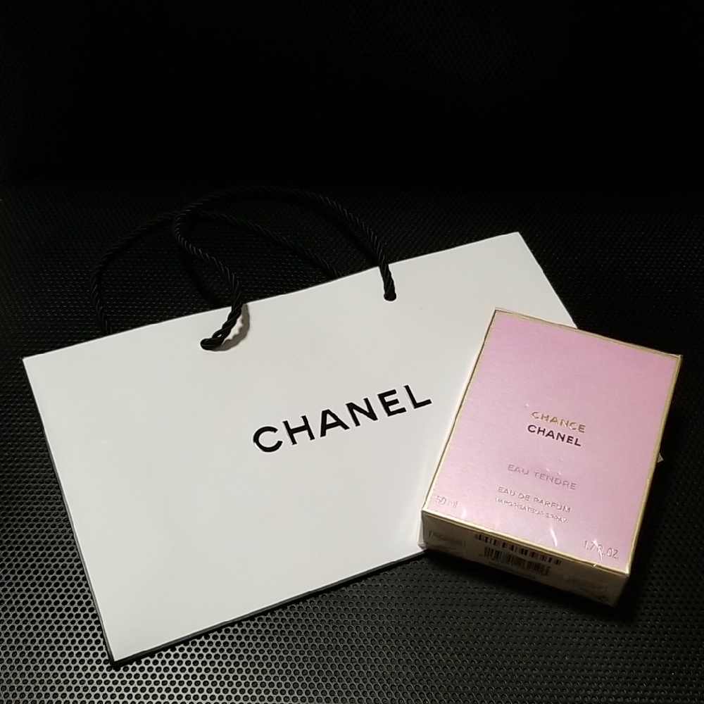 CHANEL Chance Ea//u T/_en//dre with Bag